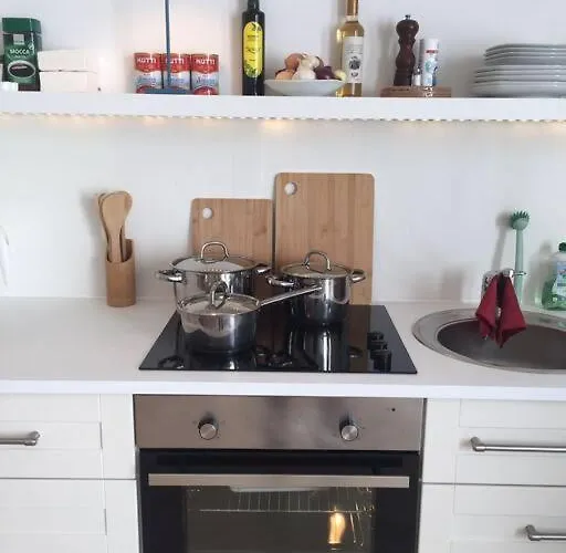 Mit Terrasse In Zentraler Lage 아파트